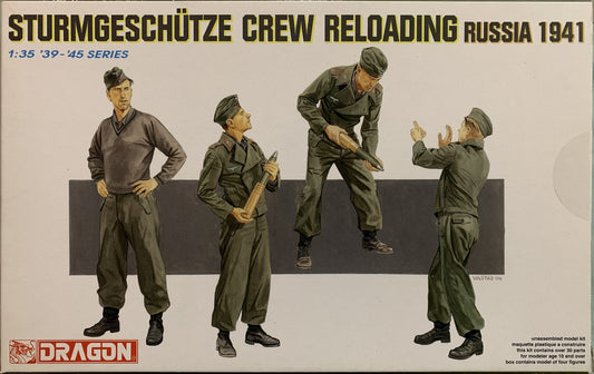 Dragon 1/35 Strumgeschutze Crew Reloading Russia 1941