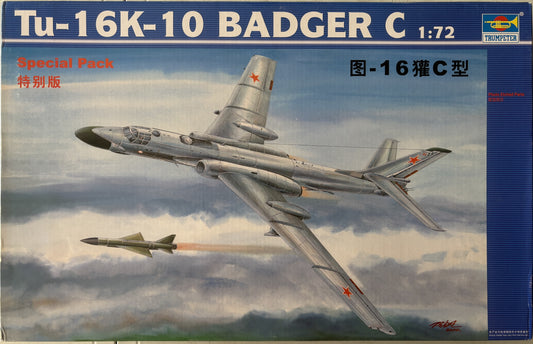 Trumpeter 1/72 Tupolev Tu-16K-10 Badger C